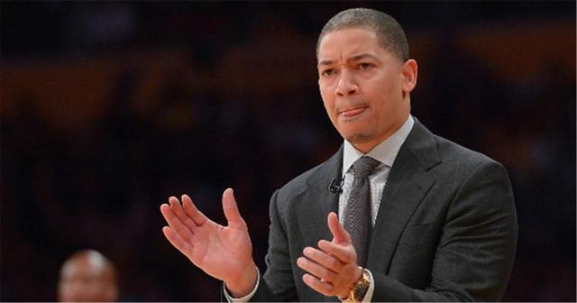  Faker遭遇十连败，篮网教练面临压力！